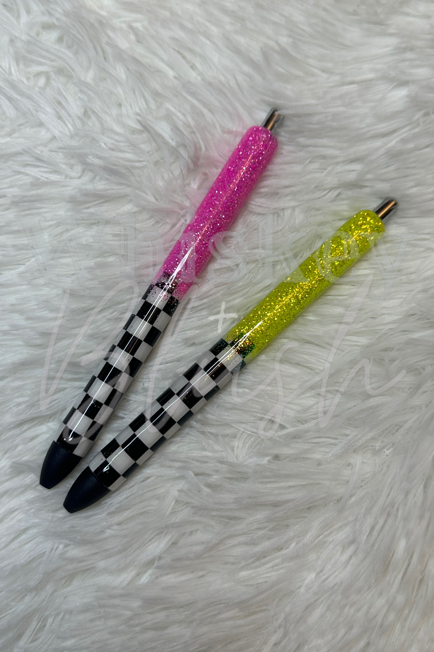 Checkered glitter pen