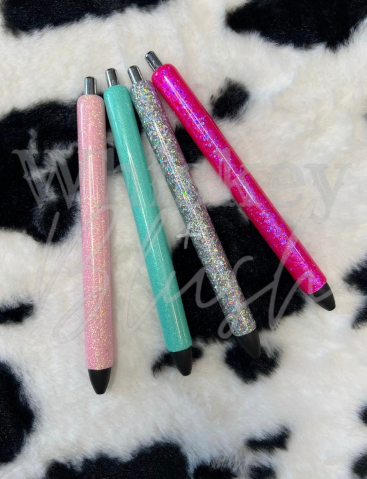 Punchy glitter pen