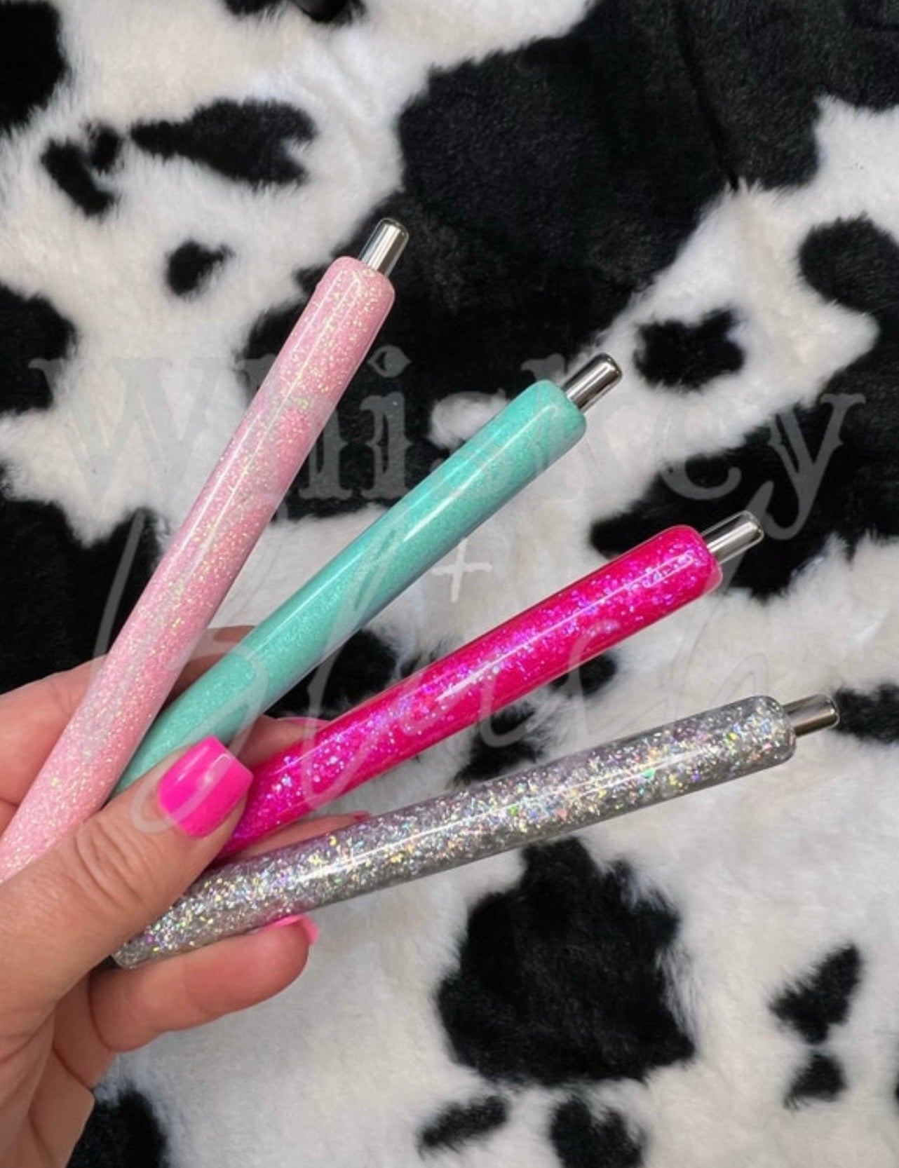 Punchy glitter pen