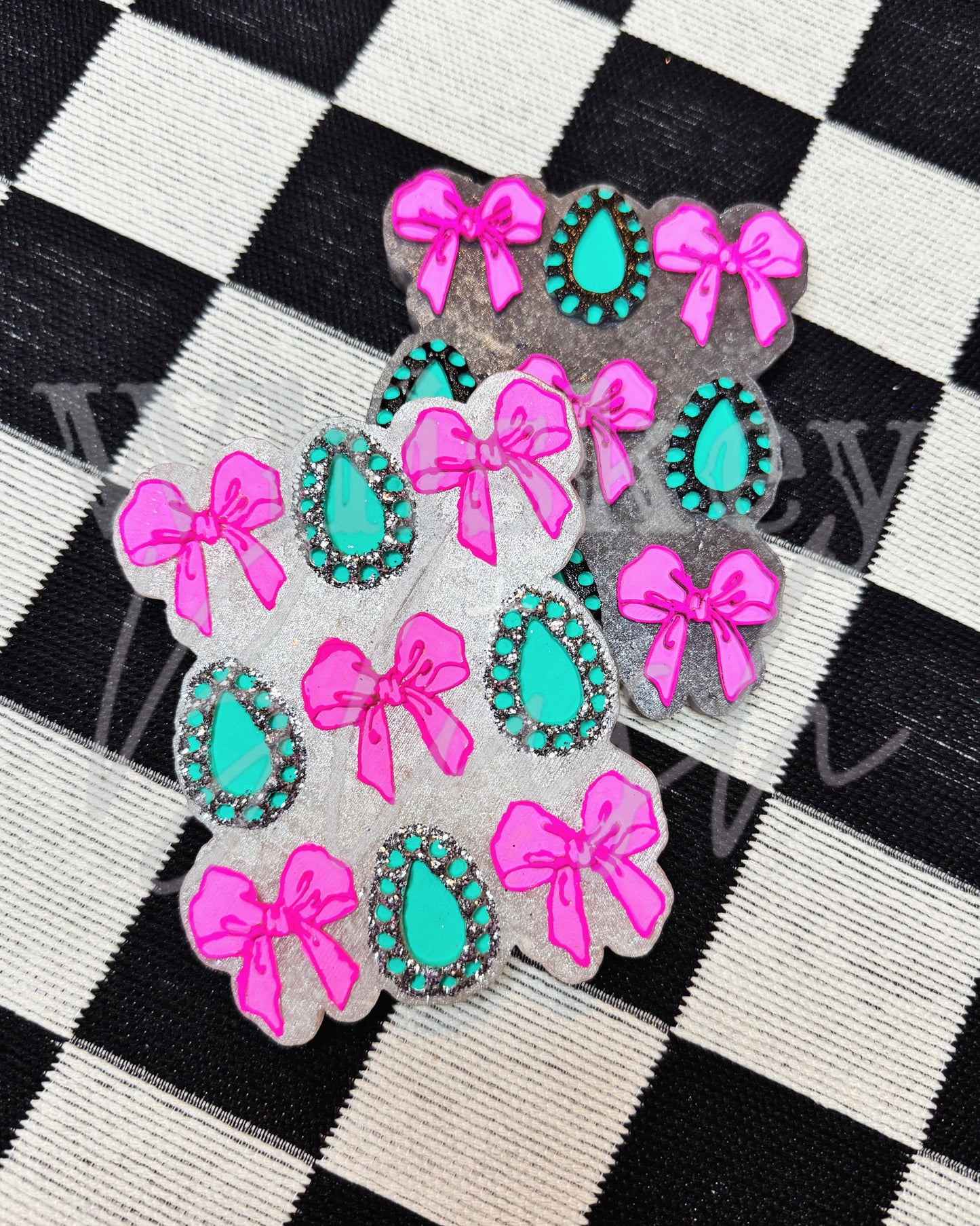 Bows and conchos freshie